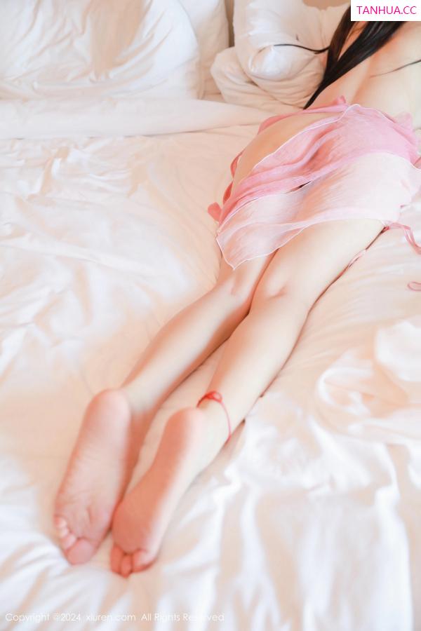   [XiuRen]高清写真图 2024.06.19 No.8724 陈柒柒 美腿性感第79张图片